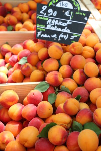  Montpellier apricots at Marche des Arches