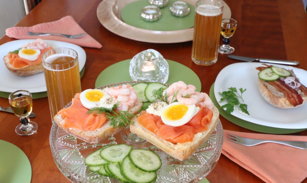 a simple cold table for two