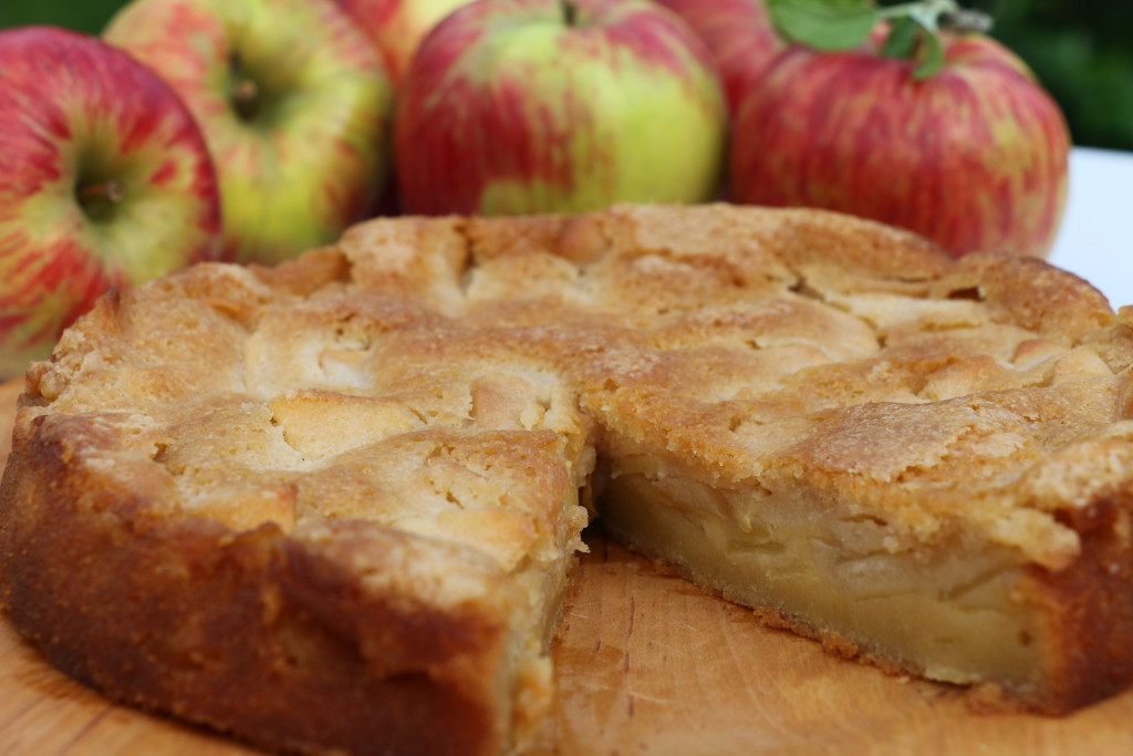 Custardy apple cake CN