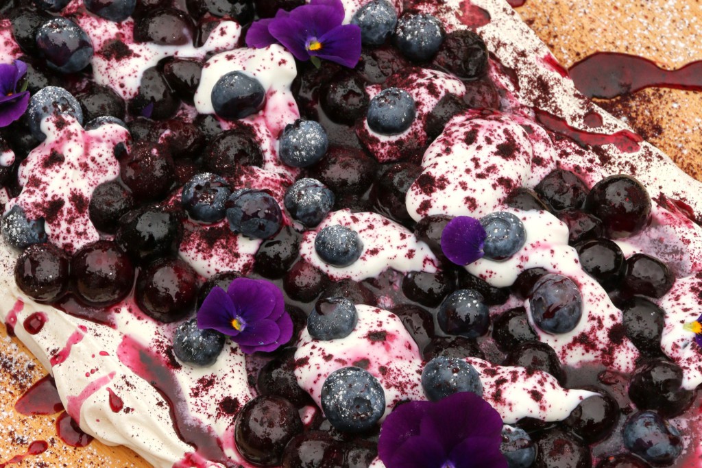 Blueberry PAVLOVA WITH POWDERED BLUEBERRY