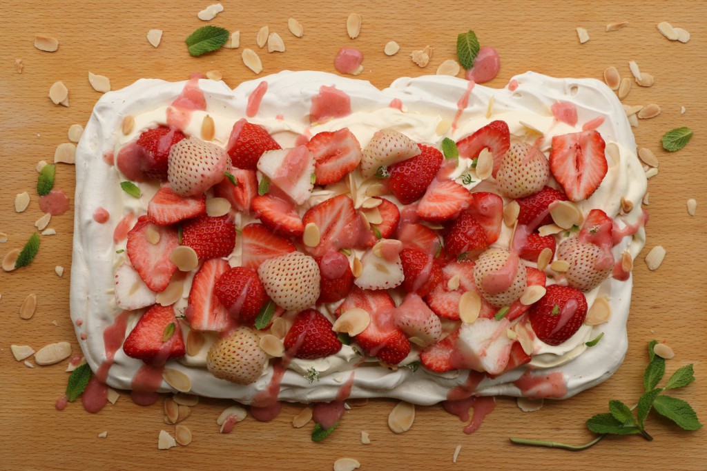 STRAWBERRY PINEBERRY & MINTPAVLOVA