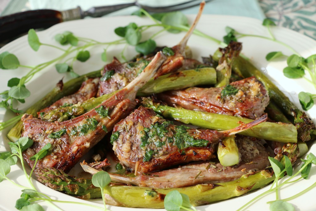 GRILLED LAMBCHOPS AND ASPARAGUS