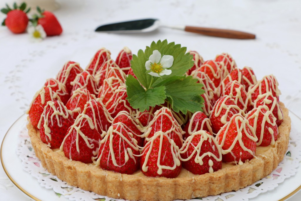 LDonohueCrumbsonthetableWholeStrawberry Tart