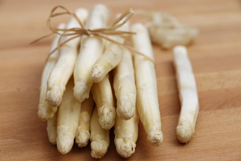 white asparagus bundle