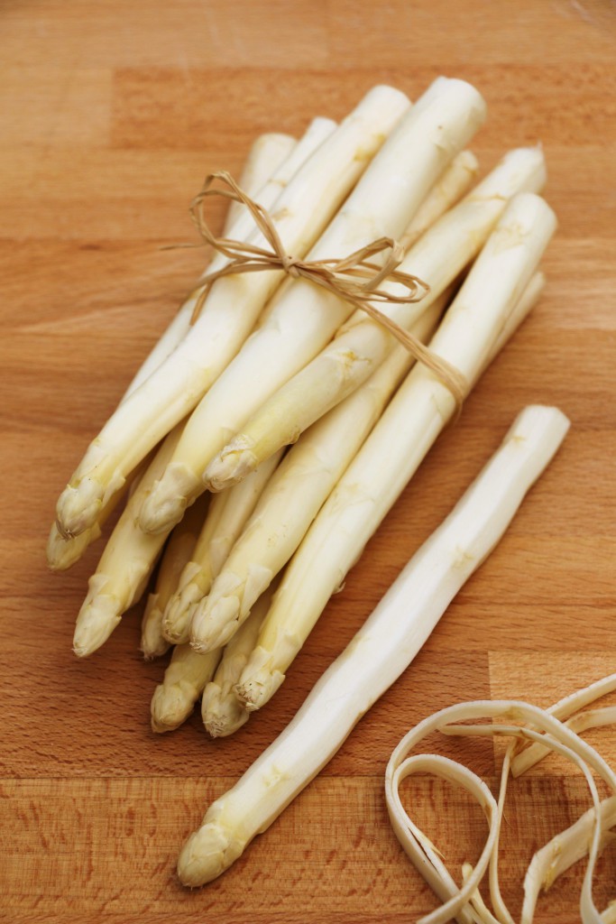 white asparagus peeled