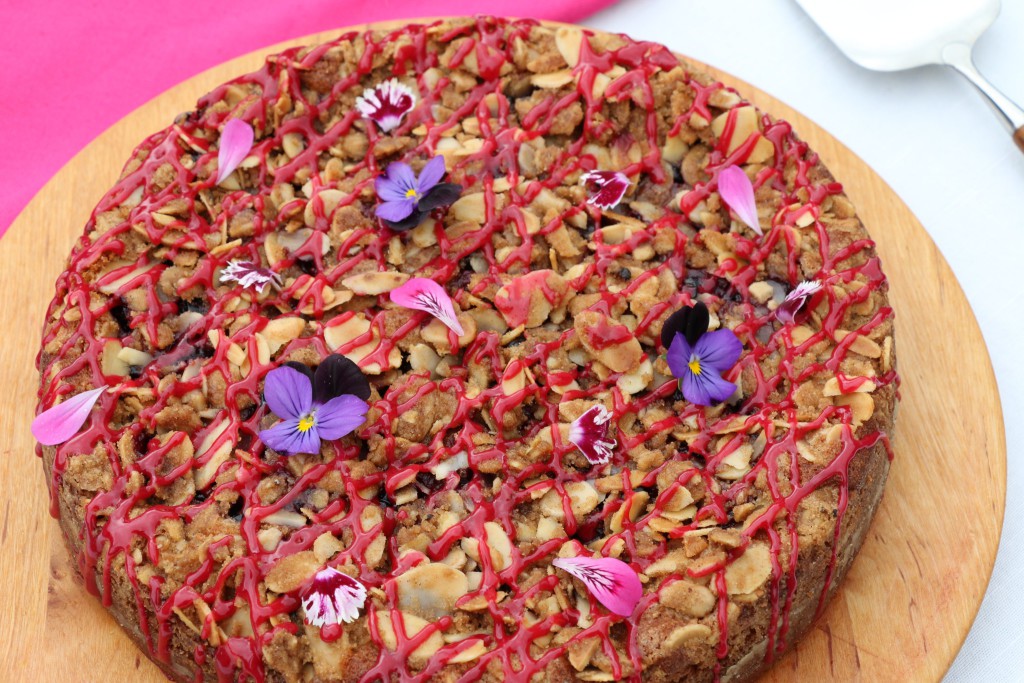 BLACKCURRANT ALMOND STREUSEL CAKE