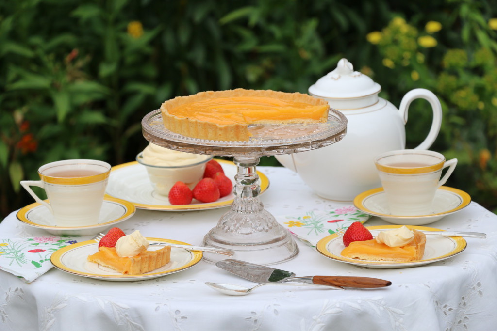 lemon-curd-tart-tea-table